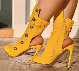 Botas chegam a decoração de metal amarelo Steletto Heel Runway Bootie Peep Toe Hollow Party Dress Shoes Women2596531
