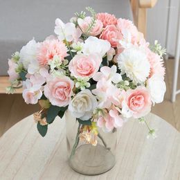 Decorative Flowers European Artificial Flower Silk Daisy Small Rose Party Retro Wedding Decoration Fake Plant Bouquet Home Dining Table