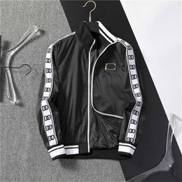 2024 Designer Mens Jacket Spring Autumn Coat Fashion Hooded Jackets Sport Windbreaker Casual Zipper Coats Man Outerwear Clothing Jacket M-3XL MM6634