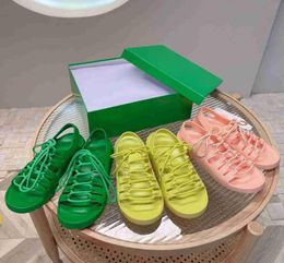 Дизайнер с железами с железами Laceup Slippers для женщин мужчины Candy Colors Flat Beach Slides Fashion Green Pink Yellow Rubber Sandals9430085