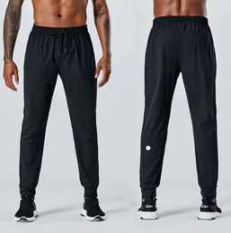 Lu Lemon Mens Pants Yoga outfit män som kör sportbyxor vuxna sportkläder gym träning fitness slitage elastisk dragkammare andningsstränare kläder