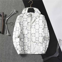 Mens Jacket Designer Hoodie Winter Coat Jackets Autumn Slim Ytterkläder Män Kvinnor Windbreaker Zipper Mens Coats Jackor Classic Letter Clothing P1141