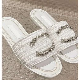 Chanells Sandal Luxury Женские сандалии очарование Anti Slip Flar Beach Thate Water Diamond Woven Brand Shoes Slipers Дизайнерские обувь Chanells Slapper 910