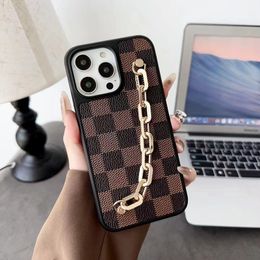 Designer Phone Case for Apple iPhone 15 Pro Max Samsung Galaxy S24 Note 20 Ultra Luxury Leather Golden Chains Wrist Strap Lanyard Back Cover Fundas Brown Checkerboard