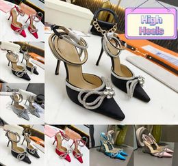 Top dress shoes luxury slippers designer women sandals Mach 100 Silk Satin Double Bow Crystal Pumps black silver reflective party 3180734