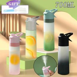 Water Bottles 700ml Sport Bottle For Travel Outdoor Fitness Plastics Cup Large Capacity Gradient Spray BPA Free Drinkware