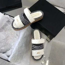 Chanells Channel CF Luxury Sandal Famous Men Beach Woven Loafer Shoes Rope Designer Sliders Girl Sexy Pool Leather Woman Outdoor Casual Shoes F