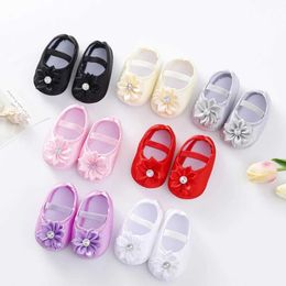 First Walkers Baby shoes with pure flower pearl decoration in princess style the first step in walking fashion soft sole anti slip baby shoes 0-18M d240525
