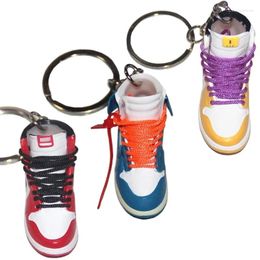 Keychains 3D Basketball Shoes Keychain Fashion Simulation Fun Sneakers Keyring Man Finger Skateboard Mini Shoe Model Car Pendant