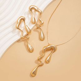Flüssiges Design Schmuck Fühlen Sie süße kühle Metallstil unregelmäßige Tröpfchen Halskette