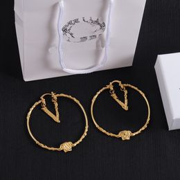 Marca de moda de grife v brincar de ouro dupla letra de latão personalidade de bronze brincos mulheres jóias de festa de casamento