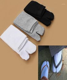 1Pairs Japanese Flip Flop Sandal Split Toe Socks Unisex Two Finger Socks Black White Gray Kimono Ninja Geta Crew17853566