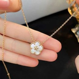 Pendant Necklaces 2023 New Rose Gold For Womens Fashion Luxury Brand Exquisite Jewellery Natural White Fritillaria Plum Blossom Necklace Q240525