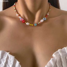 Collane a sospensione barocche simulate perle simpatiche fiori simpatici colorati in perline di perline clavicle whoker collana per donne gioielli femminili q240525