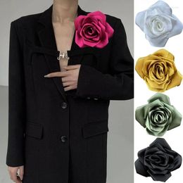Brooches Golden Flower Ladies Brooch Exclusive Fashion 2024 Satin Designer Formal Wear Banquet Gift Pin For Women Jewellery