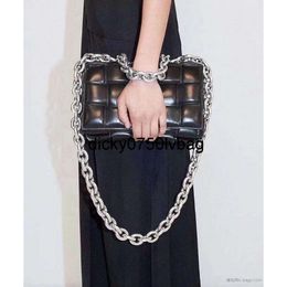 BVs bottegaa vendetta bag Genuine Leather Padded Cassette Bag Crossbody Bag In Double-face Maxi Weave Real Leather Chain Clutches Messenger Pillow Bags 2453