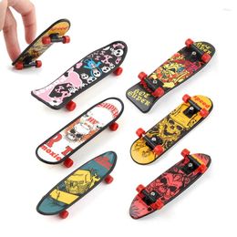 Party Favour 10pcs/lot Mini Skateboard Toys Plastic Creative Fingertip For Kid Birthday Favours Desktop Game Gift Filler