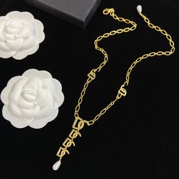 Moda klasik 18k altın mektup kolye kolyeler kadın marka tasarımcısı basitlik takı isteğe bağlı yüksek kaliteli takılar