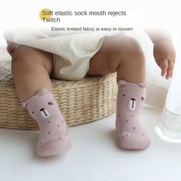 OW2E First Walkers Baby Shoes Cute Cartoon Childrens Boys Soft Rubber Soles Floor Sports Be Booties Preschool Girls Step Walker d240528