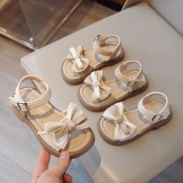 Girls Sandals Summer Childrens Scarpe perle per faro per bambini Principesse scarpe da fiocco sola sandali per bambini 240527