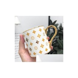 Mugs Simple Personalised Trendy Light Luxury Gold Handle Mug Ceramic Cup Gift Office Coffee Wedding Cups Drop Delivery Home Garden K Dhakp