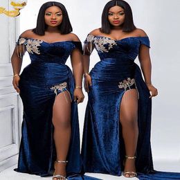 2021 Plus Size Arabic Aso Ebi Royal Blue Velvet Prom Dresses Crystals High Split Sexy Evening Formal Party Second Reception Bridesmaid 306o