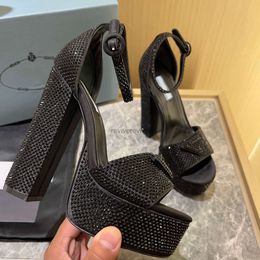 Designer sandali con tallone alto per donne piattaforma satinata tacco aperto sandali di punta con i tacchi di design di cristalli Rhinestonecrystal tacchi alti tacchi eleganti eleganti