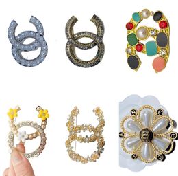 Luxury Women Designer C-Letter Brooches 18K Gold Plated Crystal Rhinestone Jewellery Brooch Pearl Pin Marry Wedding Party Sweater Cloth Accessories