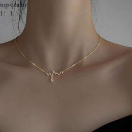 Ny trendiga flerskiktshjärtafjärilhalsband för kvinnor mode guld silver färg geometrisk kedja krage halsband smycken gåva 121