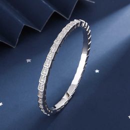 Высококачественный дизайн моды Love Bulgarly Bracelet Модный браслет белой змеи с легким роскошным дизайном и универсальной формой полная 3CDN