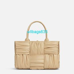 Leather Tote Bag BottegavVenet Arco Luxury Bags 2024 New Wrinkled Mini Bag Original Cowhide Tote Bag Woven Handheld Small Bag Casual One Shoul have logo WLCT