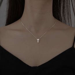 minimalist Hot selling personalized cross pendant necklace for women s ins with a cool and niche design collarbone chain in nd deign collrbone chin