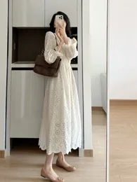 Casual Dresses French Vintage Autumn Winter Beige Lace Dress For Women Elegant Fairy Slim Long Flare Sleeve Office Lady Midi Party