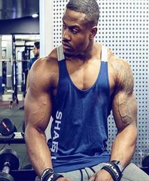 Designer Fashion Solid Gym Men Stringer Tank Top Bodybuilding Fitness Singlets Muscle Vest Tee Men Sport Tops1788198