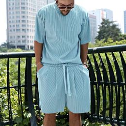 Summer mens vertical stripes loose suit short sleeve shorts vacation casual cool sports suit 240527