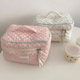 Storage Bags Travel Makeup Bag Cherry Print Cosmetic Large Opening Zipper Handbag Portable Convenient Organizer For Trip