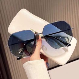 Metal polygonal sunglasses for men, driving sunglasses for women, sun protection transparent and versatile Korean beach travel glasses AAAAA
