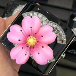 2024 Novo designer de pulseira de pulseira de acrílica preta de alta qualidade Designer C Bracelets de manguito para mulheres e homens Jóias de casamento de festa com bolsa de papel