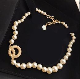 Pendant Necklaces New pearl rhinestone necklace with fashionable and elegant twist pattern collarbone sweater chain jewelry