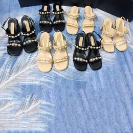 Designer di nuove donne Luxury Pearl High-Heley Sandals Fashion Classic Shoes Elegant Scarpe Stampanti in pelle Ladys Sexy One-Line Cingcio con tacco tacco tacco tacco 35-40