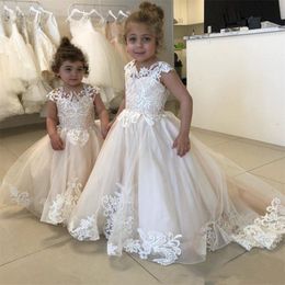 Ivory Lace Flower Girls Dresses Sheer Neck Cap Sleeves Appliques Tulle Wedding Girls Pageant Dresses Party Dresses For Teens 334S