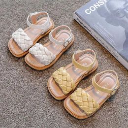 9SCG Sandals Childrens Summer Preschool Apartment Girl Fashion Beach Princess Party Wearing Soft Sole Baby Shoes d240527