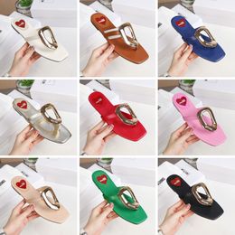 2024Summer Womens Slippers Sandals Designer Slippers Luxury Flat Heels Fashion Casual Comfort Flat Slippers Beach Slippers 35-42