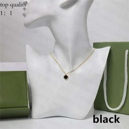 Fashion Mini Pendant Vanclef Necklace Designer Necklaces Women's Jewelry Fritillaria Clover Design Gold 4 Color Elegant Temperamental 146