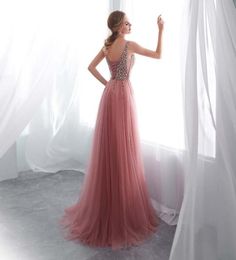 Vestido de noite de miçanga 2020 Vneck Pink High Split Tulle Sweep Train Train Prom Distress Aline Lace Up Backless Vestido de LJ20124153124