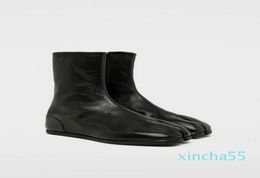 Высококачественные плоские ботинки Classic Split Tabi Toe Flat Soles Black Paris Brand Fashion Shoes2718260
