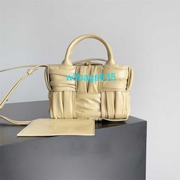 Leather Tote Bag BottegavVenet Arco Luxury Bags New Tote Bag Oil Wax Skin Large Grid Woven Handheld Womens Bag Folded Mini Arco Handbag 20cm have logo WLNI