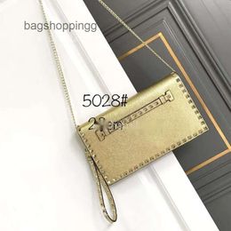 Trendy Vo Rivet Purse Small Bags Rock Chain Stud Locoo Style Cowhide Vallenns Lady Event Crossbody Designer Womens Letter Square 2024 Bag 7897