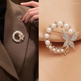 Brooches Fashion Women Imitation Pearl Butterfly Brooch Rhinestone Wreath Leaf Pins Trend Elegant Party Wedding Jewely Gifts