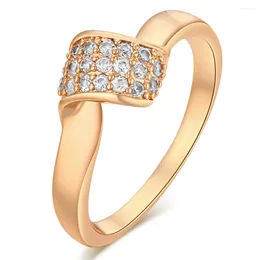 Cluster Rings 2024 Women Twisted Shape Engagement Ring Austria Crystal Gold Colour Ornaments Stylish Finger Band Top Quality Drop